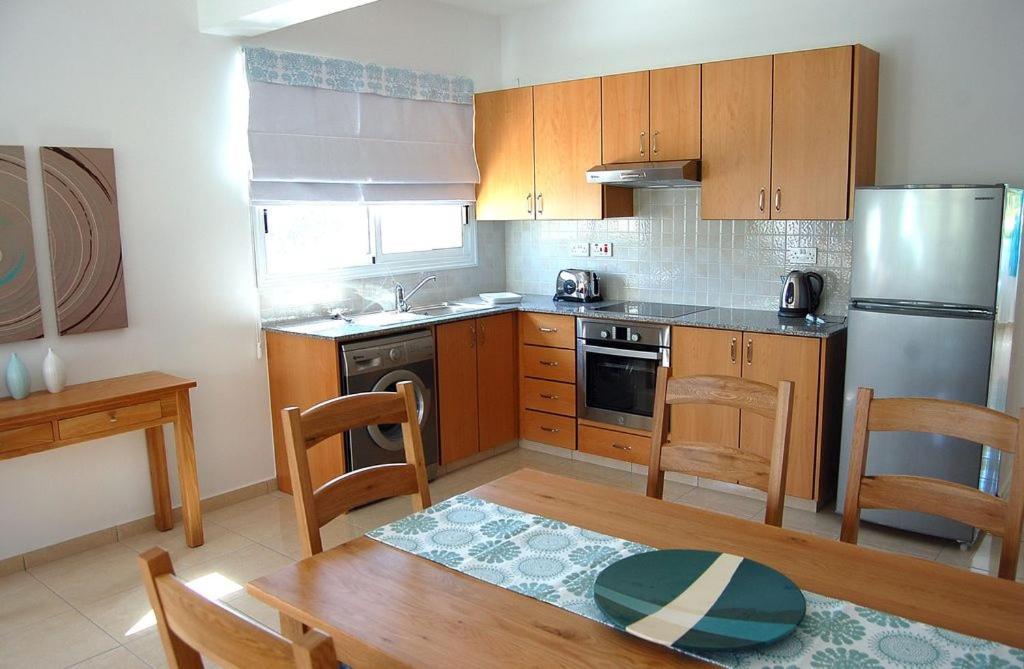 Peyia Resort Apartment エクステリア 写真